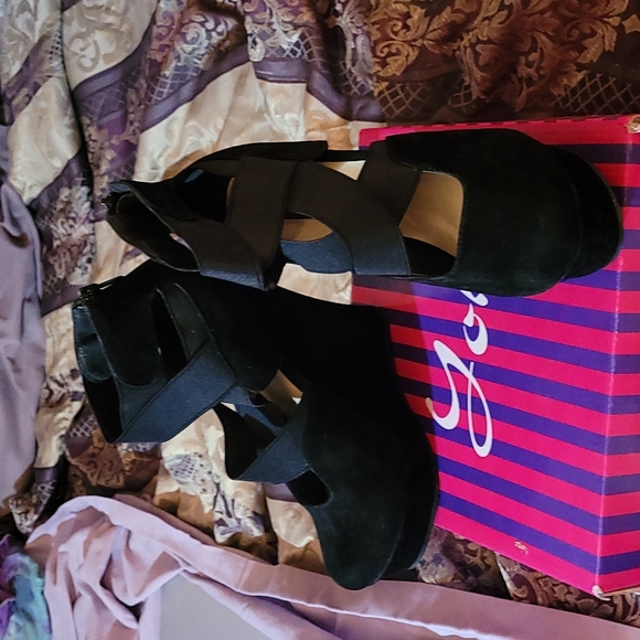 Yoki black criss cross wedge shoes size 7 - Picture 6 of 9